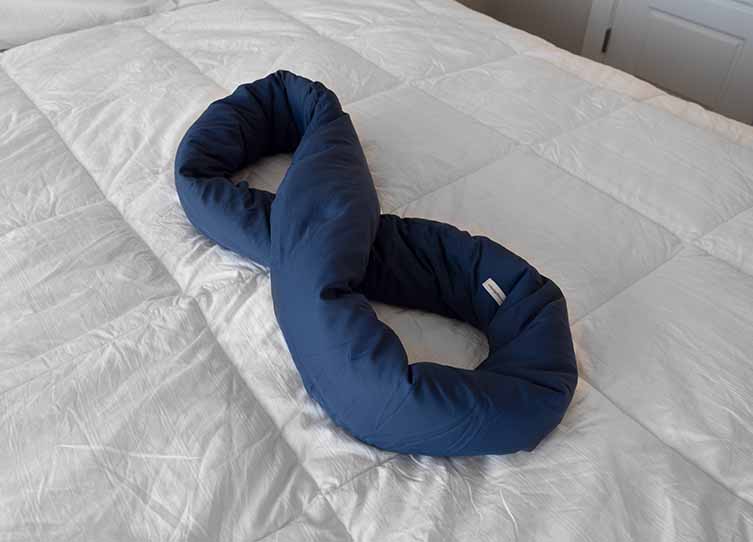 Huzi travel outlet pillow