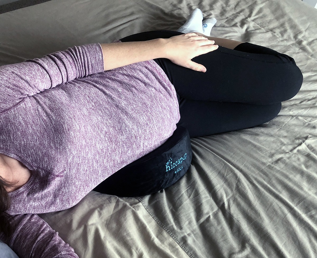 https://www.mattressclarity.com/wp-content/uploads/2018/04/hiccapop-pregnancy-pillow-belly-support-2.jpg