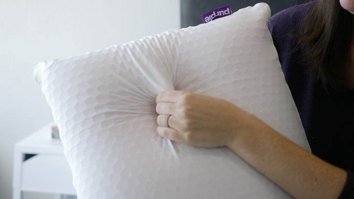 Berklan Purple Harmony Pillow for Sleeping Supportive Elastic Grid Hex with  100% Soft Talalay Latex Pillow Core Relieves Shoulder and Neck Pain  Oversized 25.59 inch : : Home & Kitchen