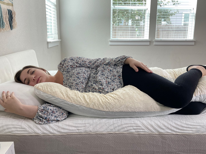 Cozy Bump Pregnancy Pillow Review (2024) - Mattress Clarity