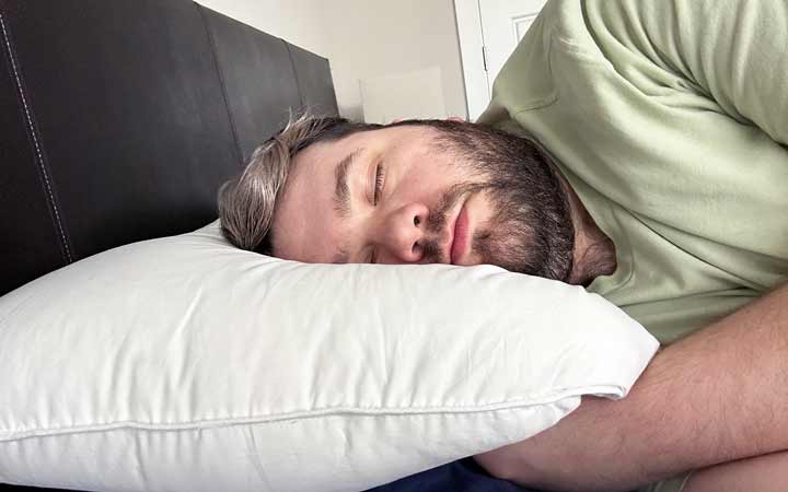 How To Train Yourself To Sleep On Your Side 